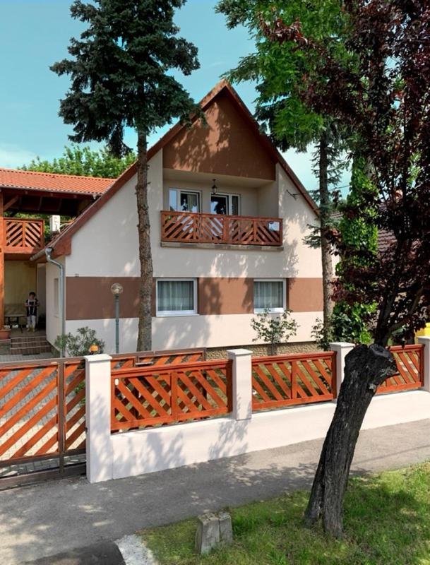 Appartement Hanna Apartman à Balatonlelle Extérieur photo